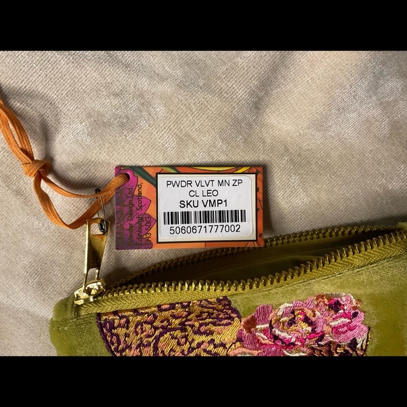 Powder Climbing Leopard Velvet Pouch - Picture 10 of 10